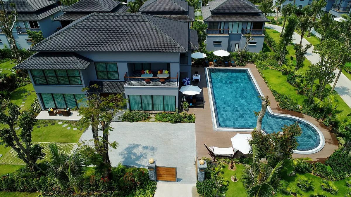 Aerial view of a Saadiyat Island villa with rooftop pool and terrace garden, Abu Dhabi