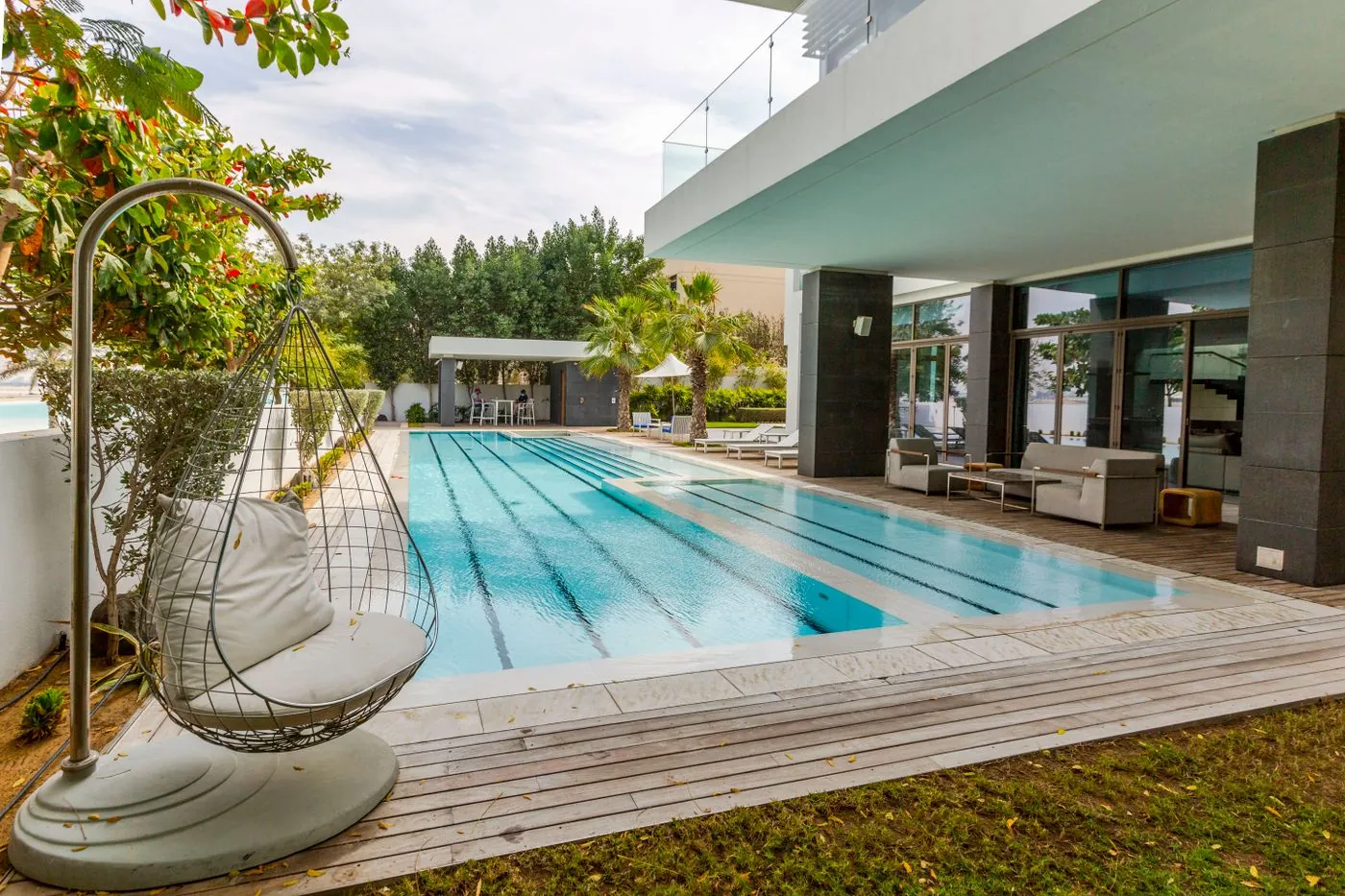 Modern villa with infinity pool and landscaped garden in the UAE