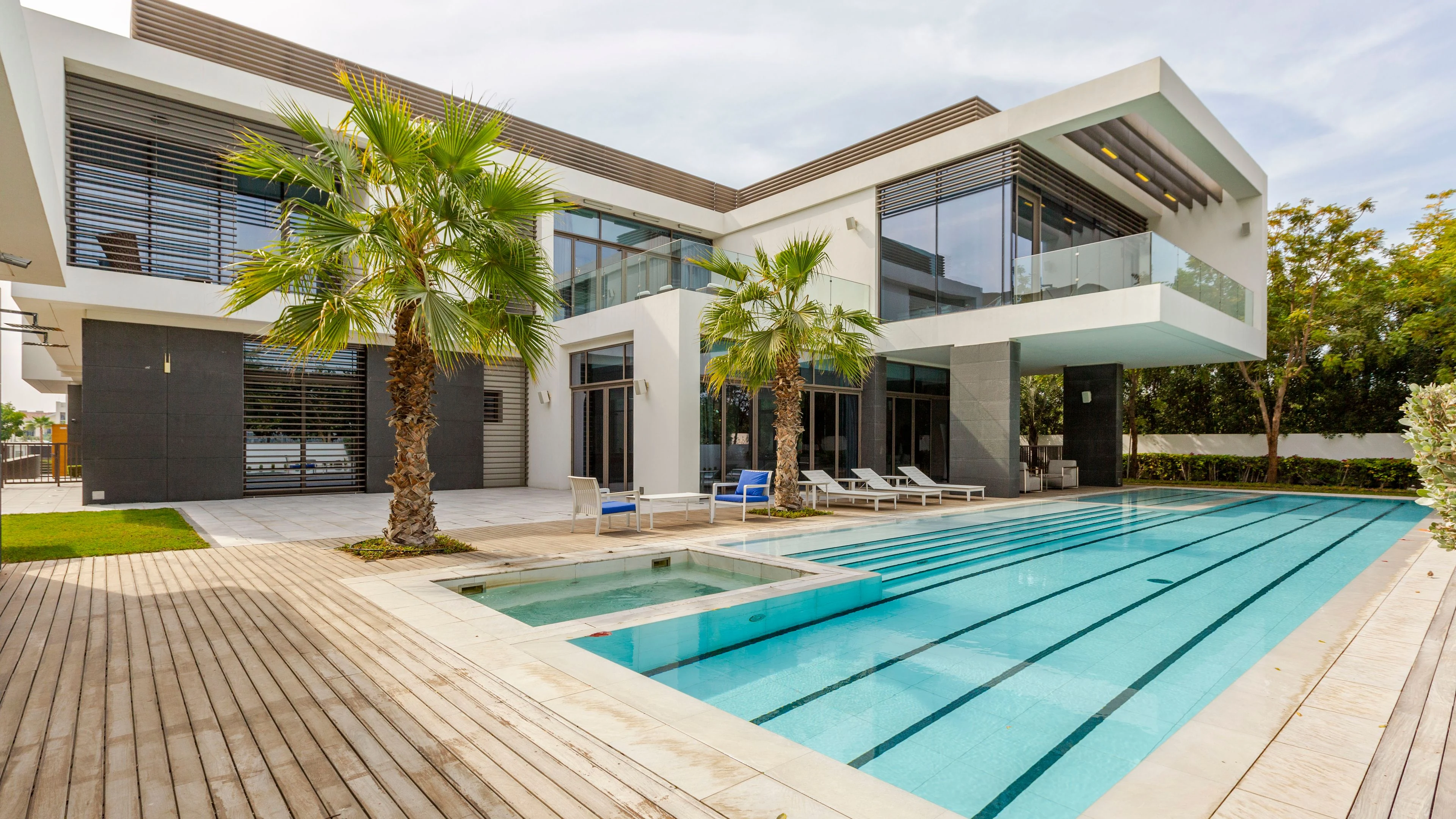 Modern villa with swimming pool and landscaped palms in Dubai